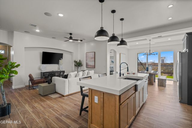 513 Basketflower Drive, Horizon City, TX 79928