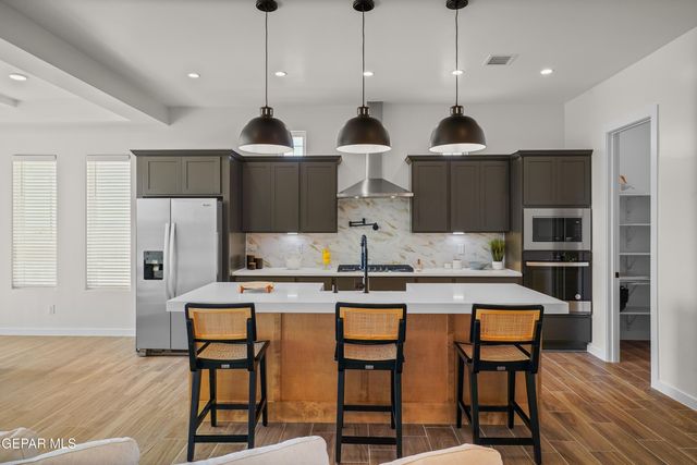 513 Basketflower Drive, Horizon City, TX 79928