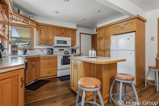 311 W 32nd Street, Holland, MI 49423
