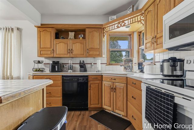 311 W 32nd Street, Holland, MI 49423