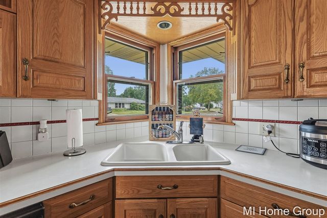 311 W 32nd Street, Holland, MI 49423