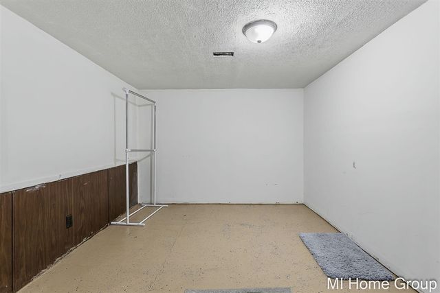 311 W 32nd Street, Holland, MI 49423