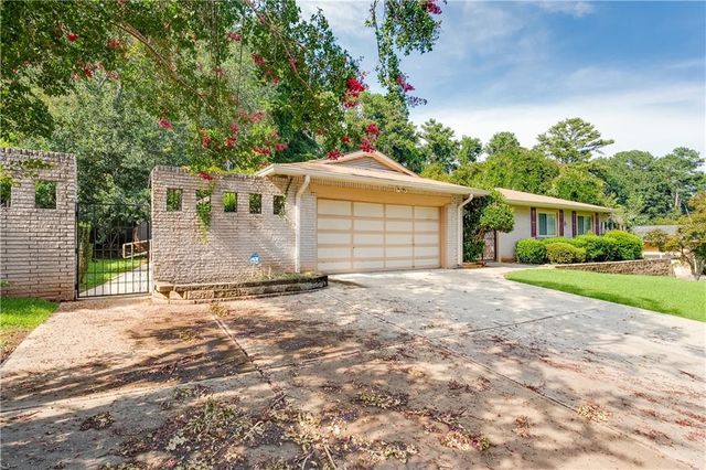 3914 Sable Drive, Stone Mountain, GA 30083