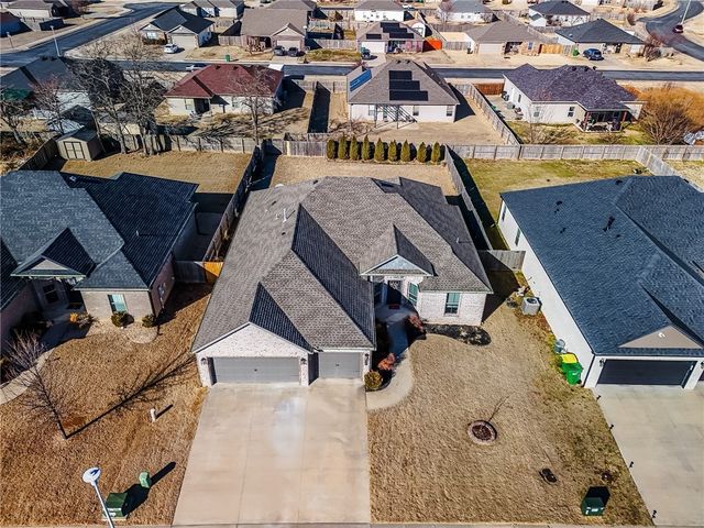 820 Bob Glen Circle, Centerton, AR 72719