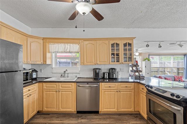 1482 NE 175th St, North Miami Beach, FL 33162