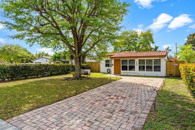 1482 NE 175th St, North Miami Beach, FL 33162