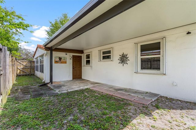 1482 NE 175th St, North Miami Beach, FL 33162