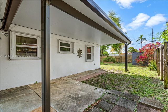 1482 NE 175th St, North Miami Beach, FL 33162