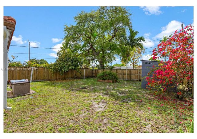 1482 NE 175th St, North Miami Beach, FL 33162