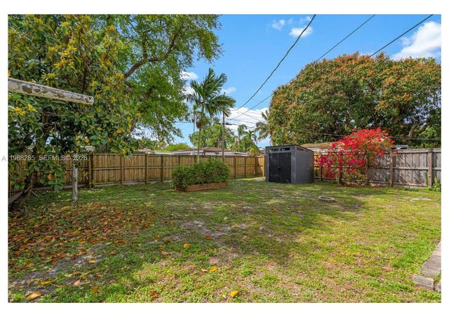 1482 NE 175th St, North Miami Beach, FL 33162