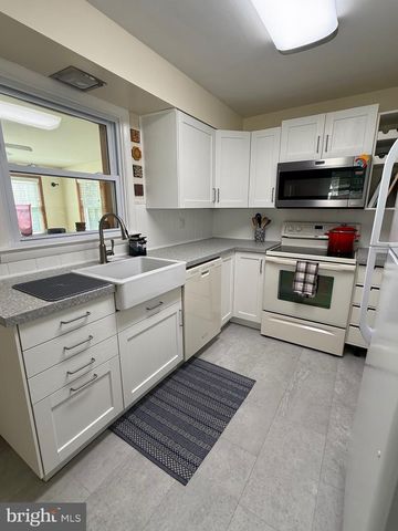1239 YORK RD, Mechanicsburg, PA 17055