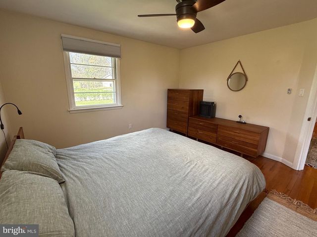 1239 YORK RD, Mechanicsburg, PA 17055