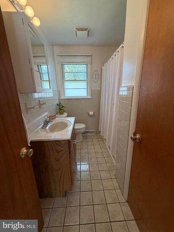 1239 YORK RD, Mechanicsburg, PA 17055