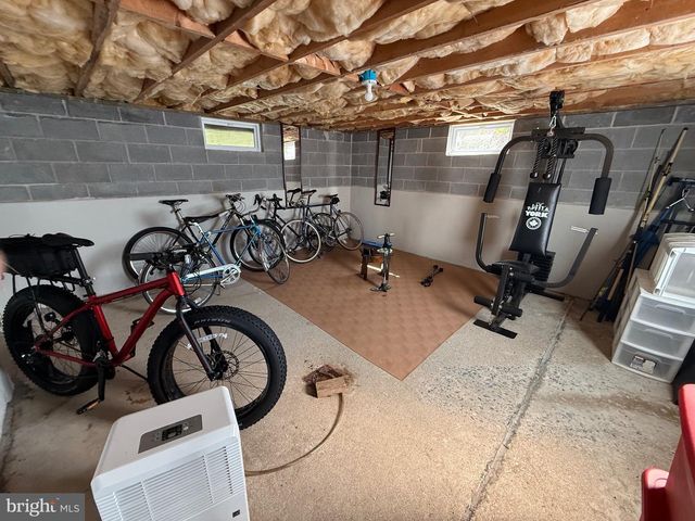1239 YORK RD, Mechanicsburg, PA 17055