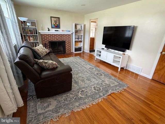 1239 YORK RD, Mechanicsburg, PA 17055