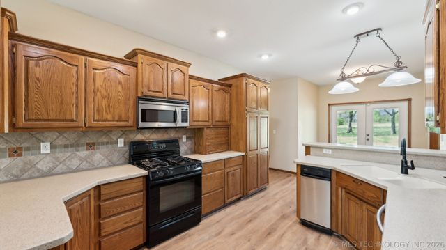 1805 College Park Road, Claremore, OK 74017