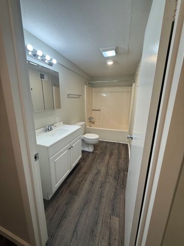 1010 Carolyn Ave Apt C, Nashville, TN 37216