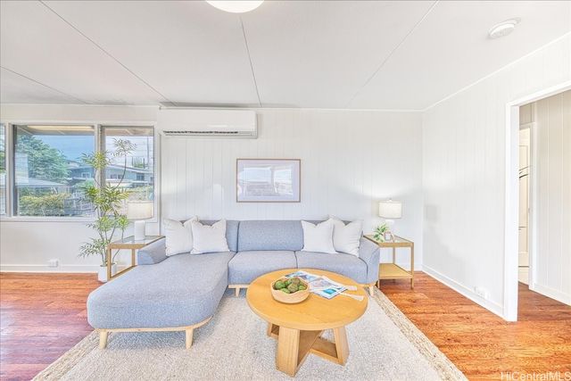 928 Makamua Place, Pearl City, HI 96782