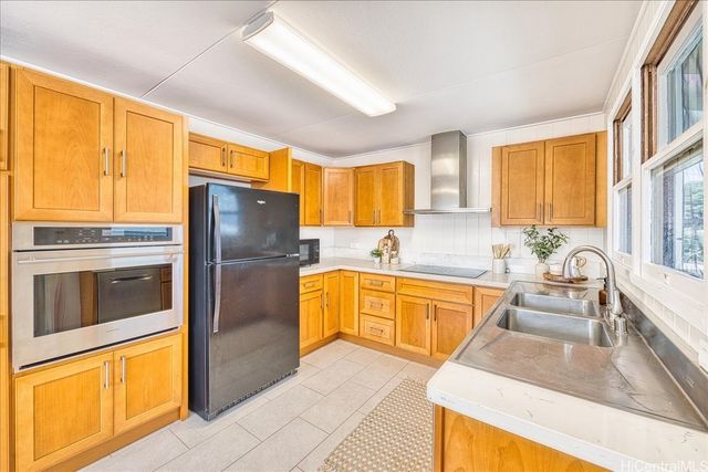 928 Makamua Place, Pearl City, HI 96782
