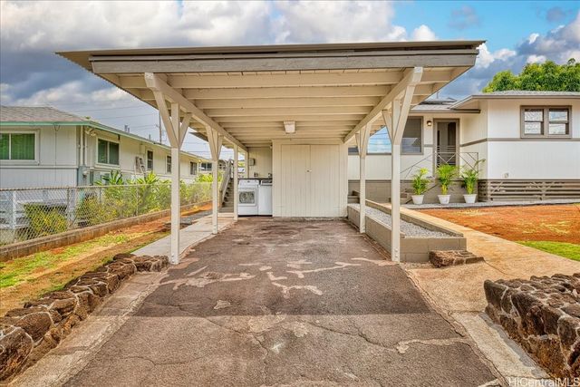 928 Makamua Place, Pearl City, HI 96782