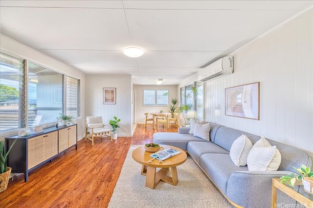 928 Makamua Place, Pearl City, HI 96782