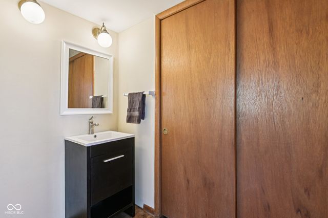 2245 S Clark Road, Shelbyville, IN 46176