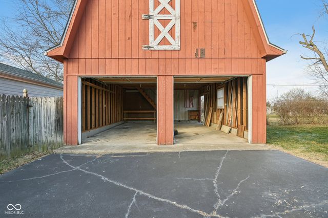 2245 S Clark Road, Shelbyville, IN 46176