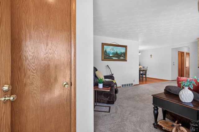 7538 Carmen Avenue, Inver Grove Heights, MN 55076