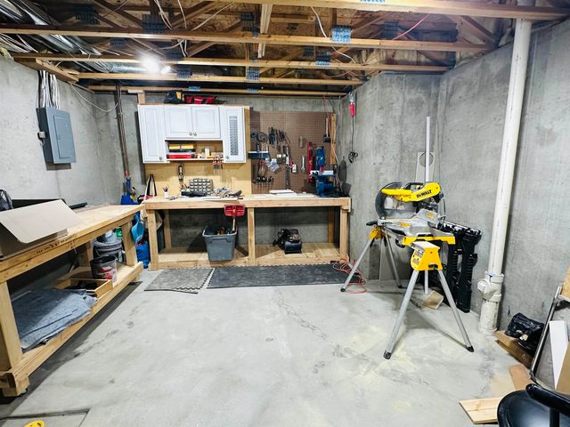 2377 N Lighthouse Cv, Wichita, KS 67205