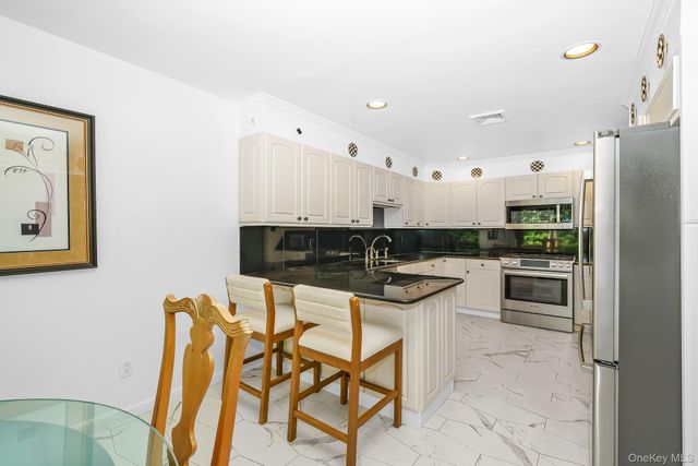 140 Atlantic Avenue 405, Oceanside, NY 11572