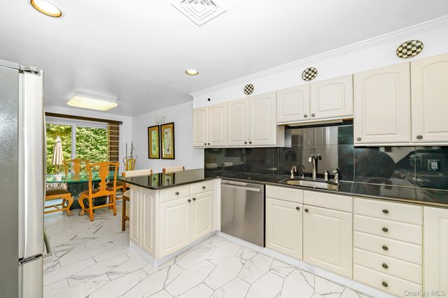 140 Atlantic Avenue 405, Oceanside, NY 11572