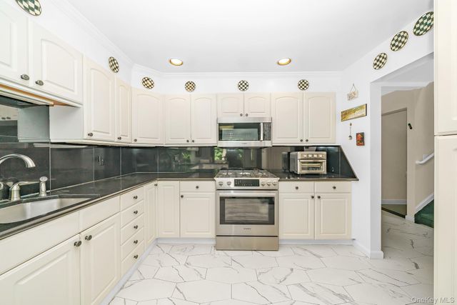 140 Atlantic Avenue 405, Oceanside, NY 11572