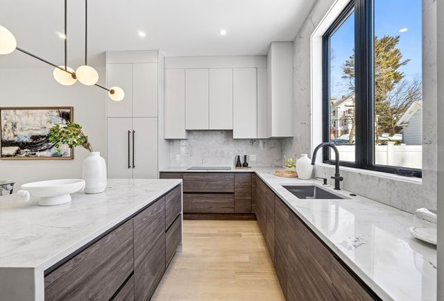 10 Pennsylvania Ave 10, Newton, MA 02464