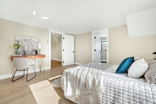 10 Pennsylvania Ave 10, Newton, MA 02464