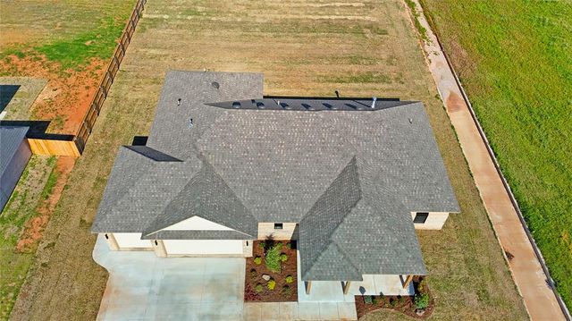 1026 Maverick Pass, Piedmont, OK 73078
