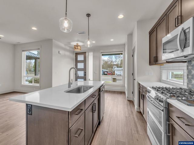 1956 SW 53rd St, Corvallis, OR 97333