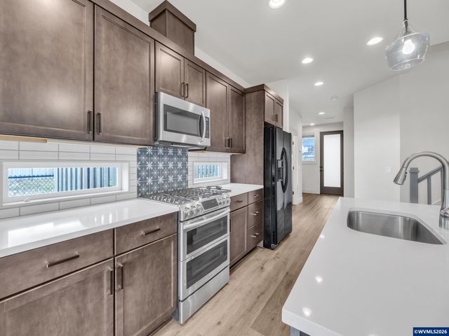 1956 SW 53rd St, Corvallis, OR 97333