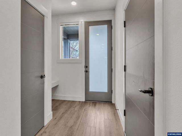 1956 SW 53rd St, Corvallis, OR 97333