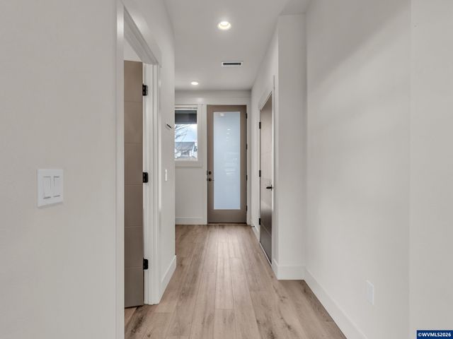 1956 SW 53rd St, Corvallis, OR 97333