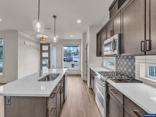 1956 SW 53rd St, Corvallis, OR 97333