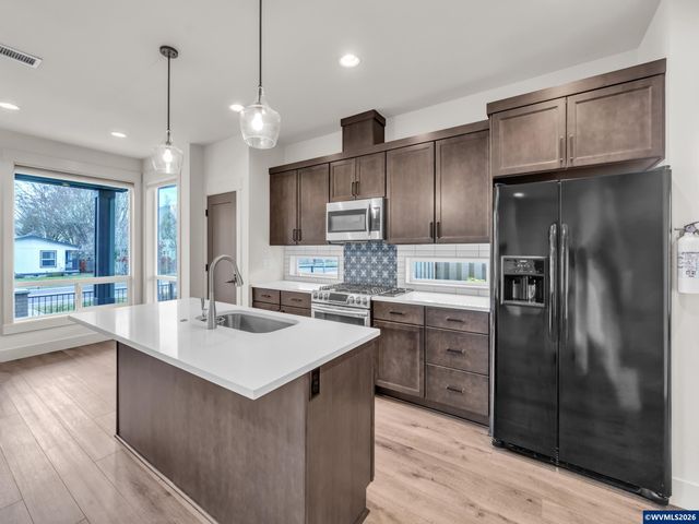 1956 SW 53rd St, Corvallis, OR 97333