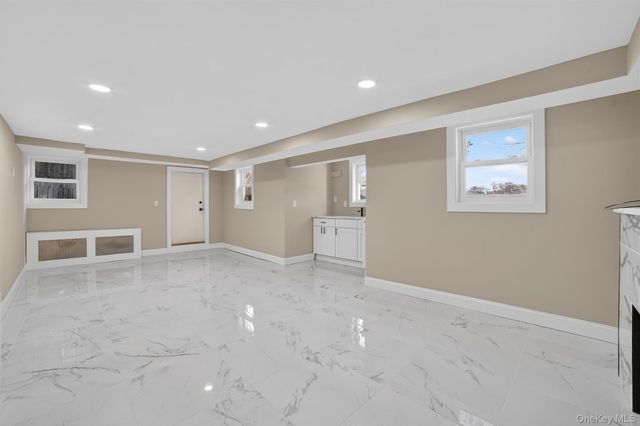 94 Jervis Road, Yonkers, NY 10705