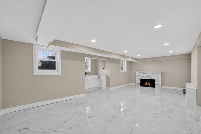 94 Jervis Road, Yonkers, NY 10705