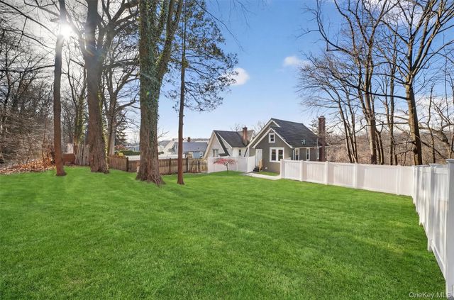 94 Jervis Road, Yonkers, NY 10705