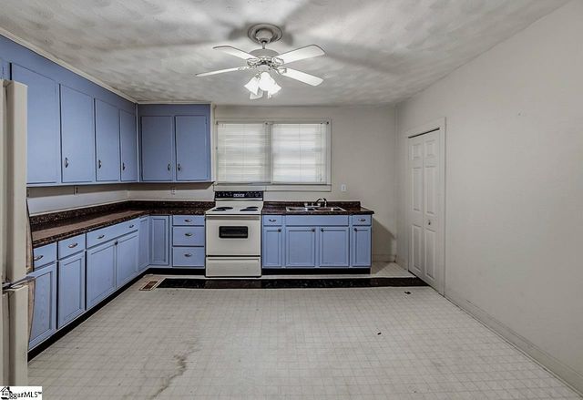 310 Hawkins Street, Wellford, SC 29385