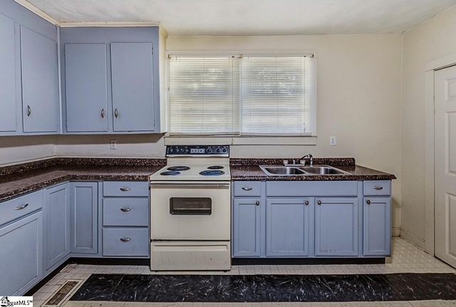 310 Hawkins Street, Wellford, SC 29385