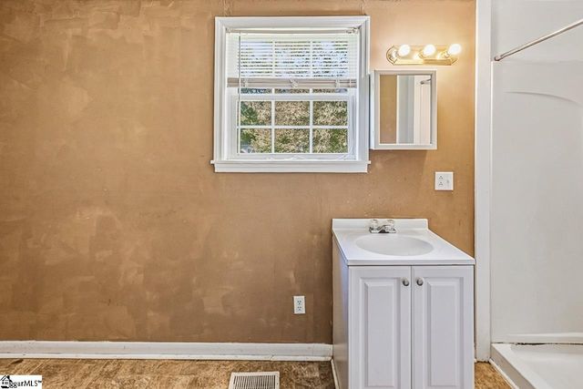 310 Hawkins Street, Wellford, SC 29385