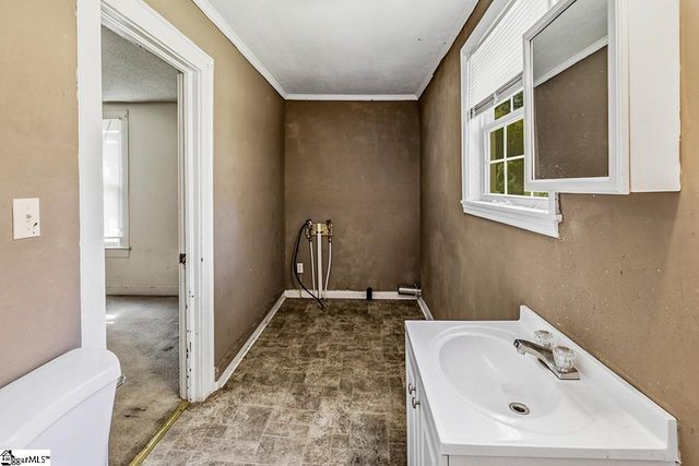 310 Hawkins Street, Wellford, SC 29385