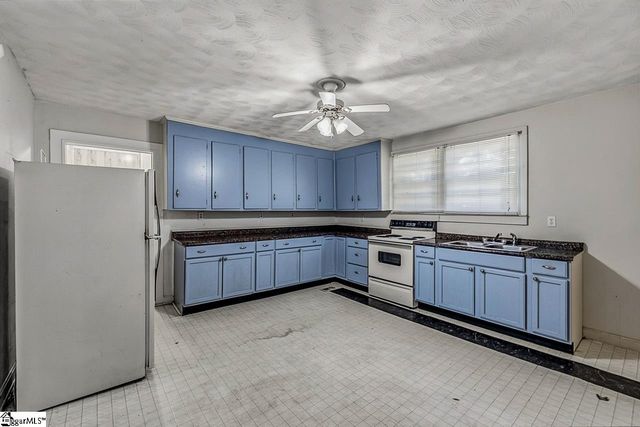 310 Hawkins Street, Wellford, SC 29385