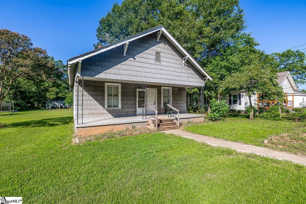 310 Hawkins Street, Wellford, SC 29385
